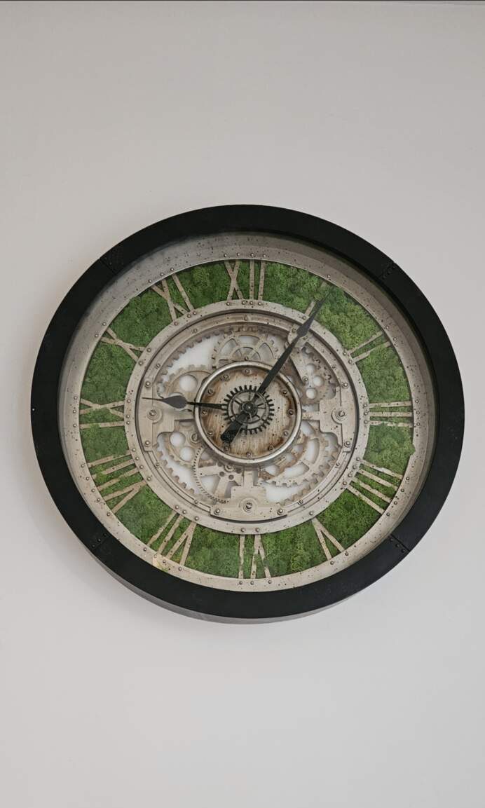 Horloge en mousse boule et lichen - Le Mur Vert